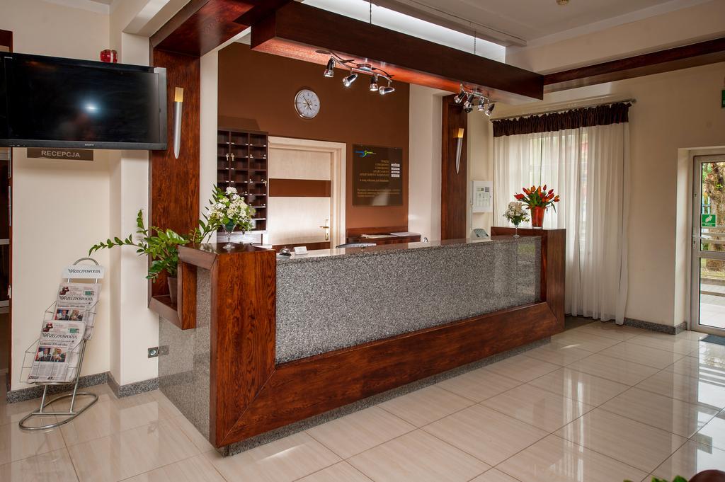 Hotel Jarota Jarocin Buitenkant foto