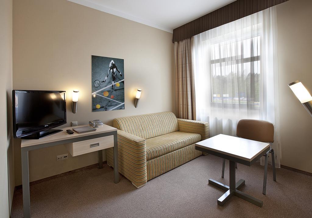 Hotel Jarota Jarocin Kamer foto