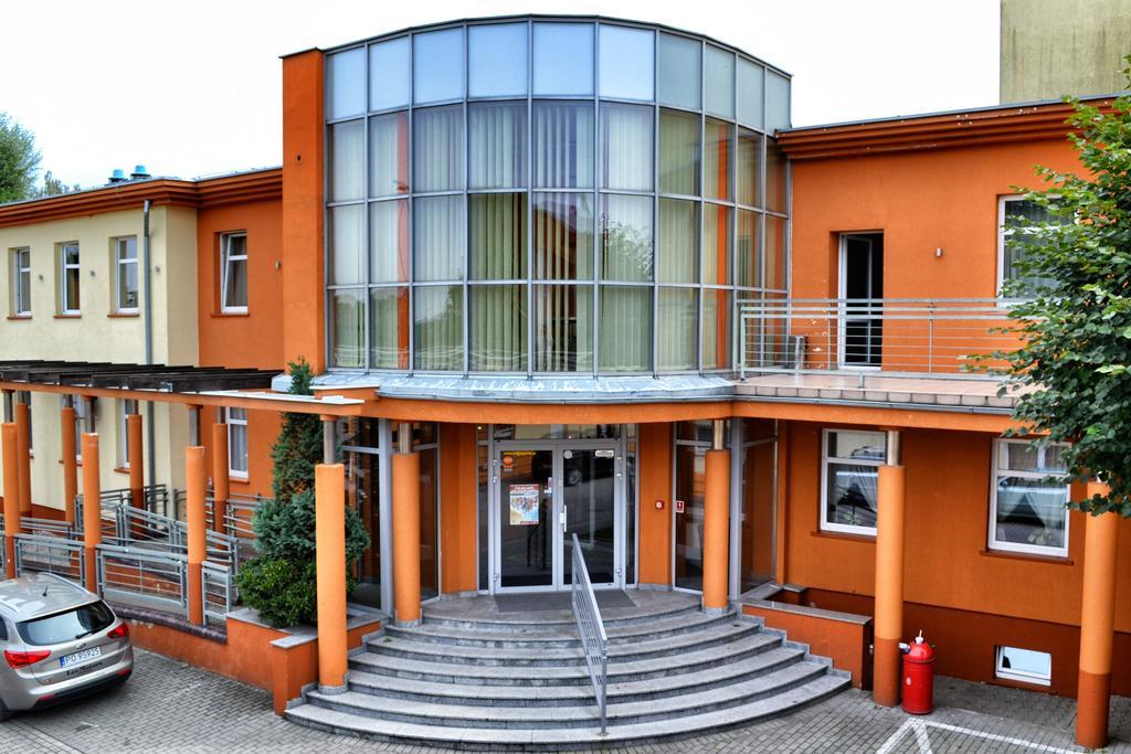 Hotel Jarota Jarocin Buitenkant foto