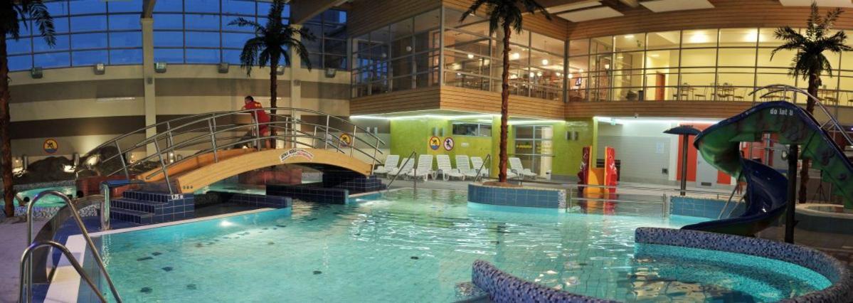 Hotel Jarota Jarocin Buitenkant foto