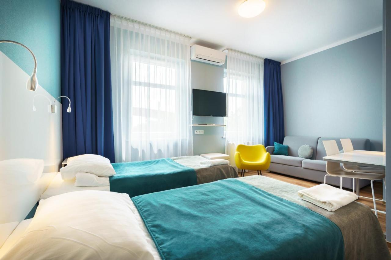 Hotel Jarota Jarocin Buitenkant foto